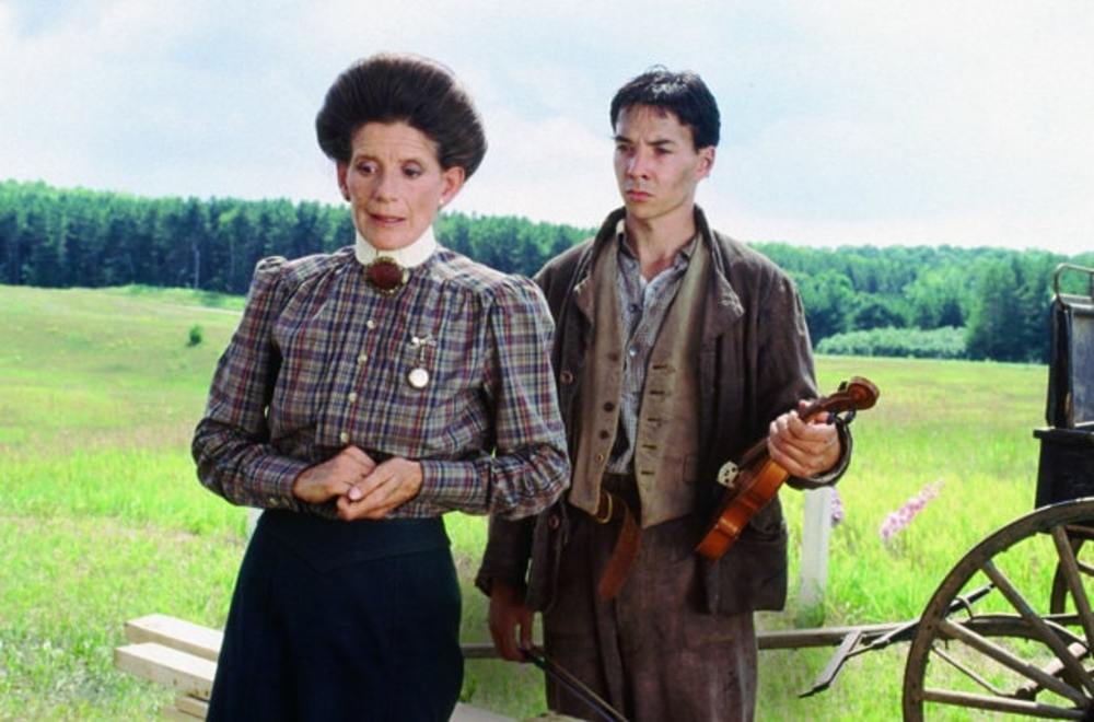 مایکل ماهونن و جکی باروز در سریال «قصه های جزیره» (Road To Avonlea)